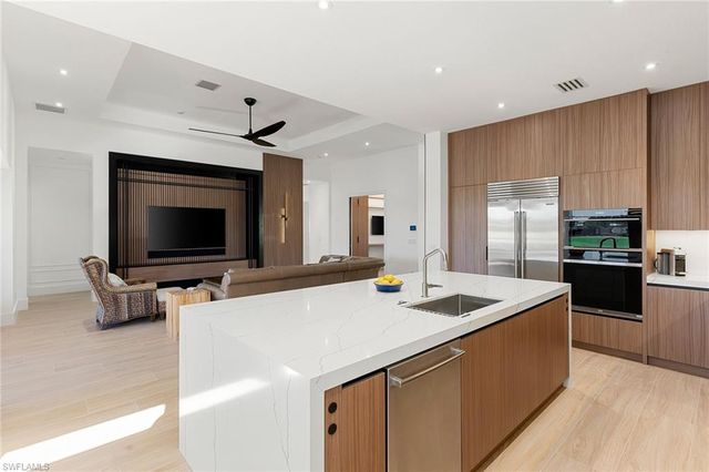 8745 Mustang Island CIR, Naples, FL 34113