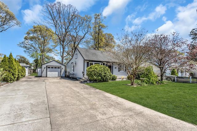 118 Noel Drive, Centereach, NY 11720
