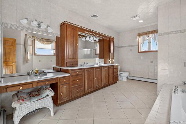 30 Heather Court, Middletown, NY 10941