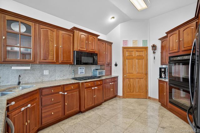 30 Heather Court, Middletown, NY 10941