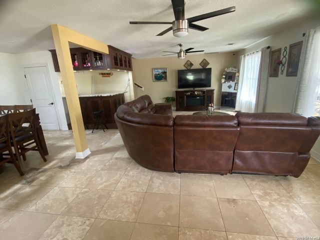 10851 SILVER TRL, Atascosa, TX 78002