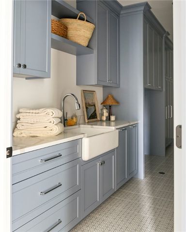 1651 Hollow Tree Dr, Upper St Clair, PA 15241