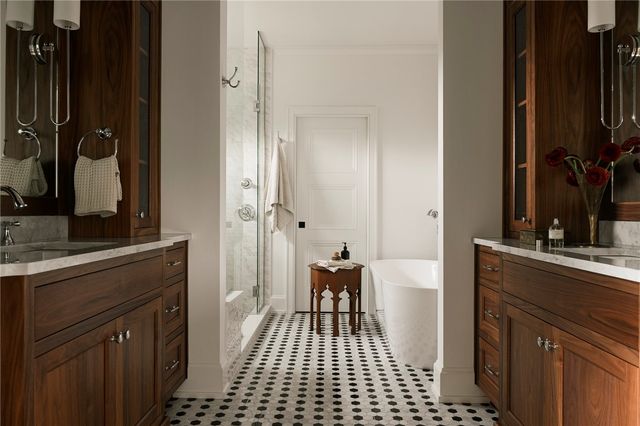 1651 Hollow Tree Dr, Upper St Clair, PA 15241