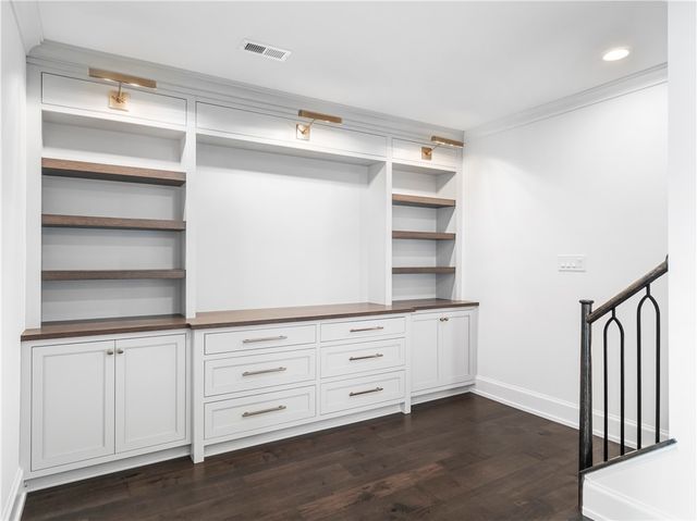 1651 Hollow Tree Dr, Upper St Clair, PA 15241