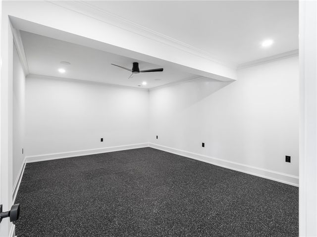 1651 Hollow Tree Dr, Upper St Clair, PA 15241