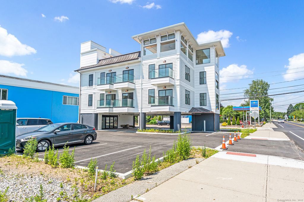 32 Broadway Avenue, Stonington, CT 06355