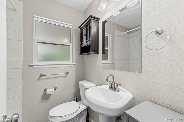 2413 15th Ave Ct, Greeley, CO 80631