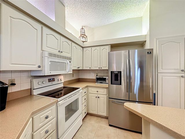 5611 GARDEN LAKES DRIVE, Bradenton, FL 34203