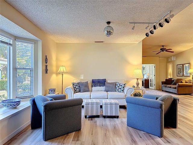 5611 GARDEN LAKES DRIVE, Bradenton, FL 34203