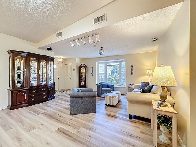 5611 GARDEN LAKES DRIVE, Bradenton, FL 34203