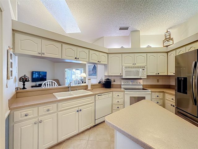 5611 GARDEN LAKES DRIVE, Bradenton, FL 34203