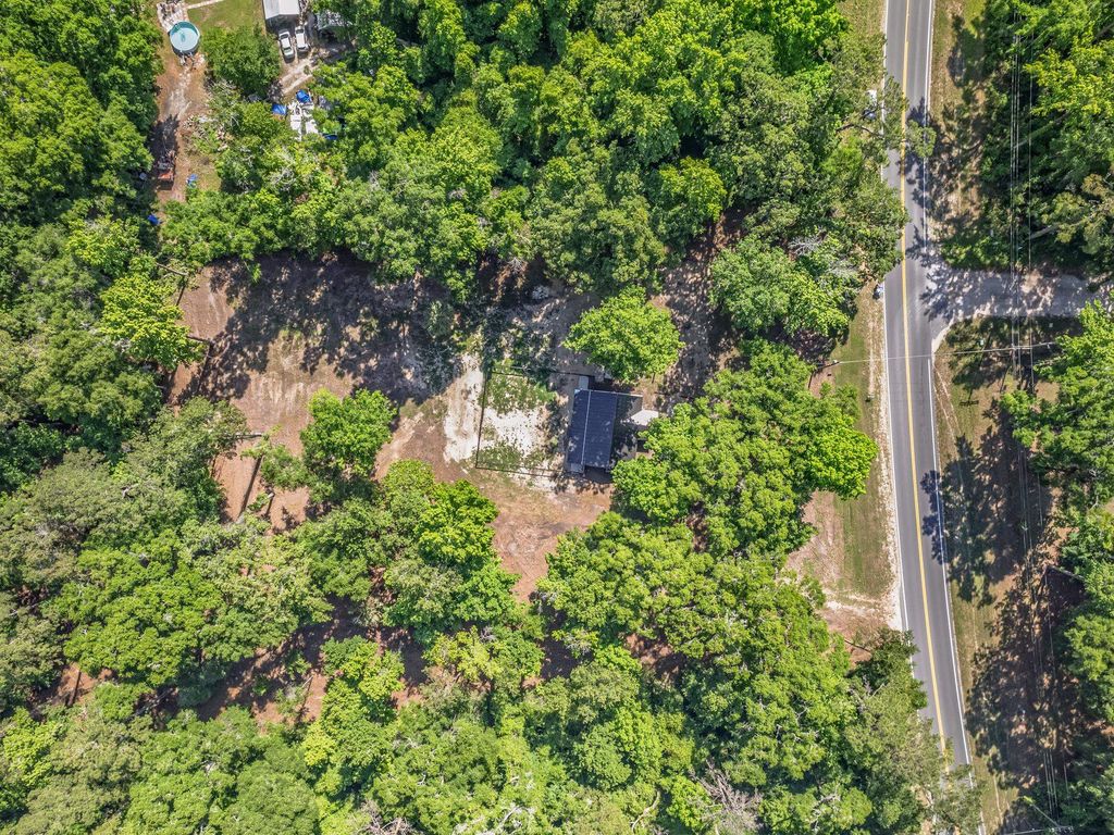 Image 11 of property listing at 1266 Dr MLK Jr Memorial Road, Crawfordville, FL 32327