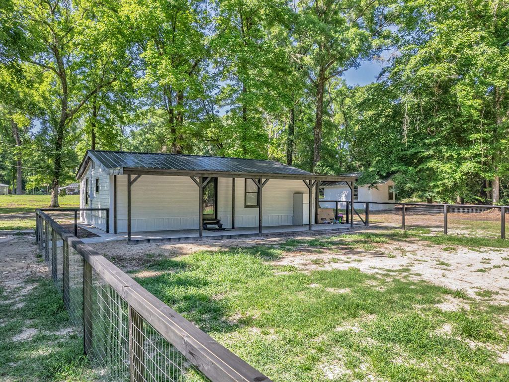 Image 13 of property listing at 1266 Dr MLK Jr Memorial Road, Crawfordville, FL 32327