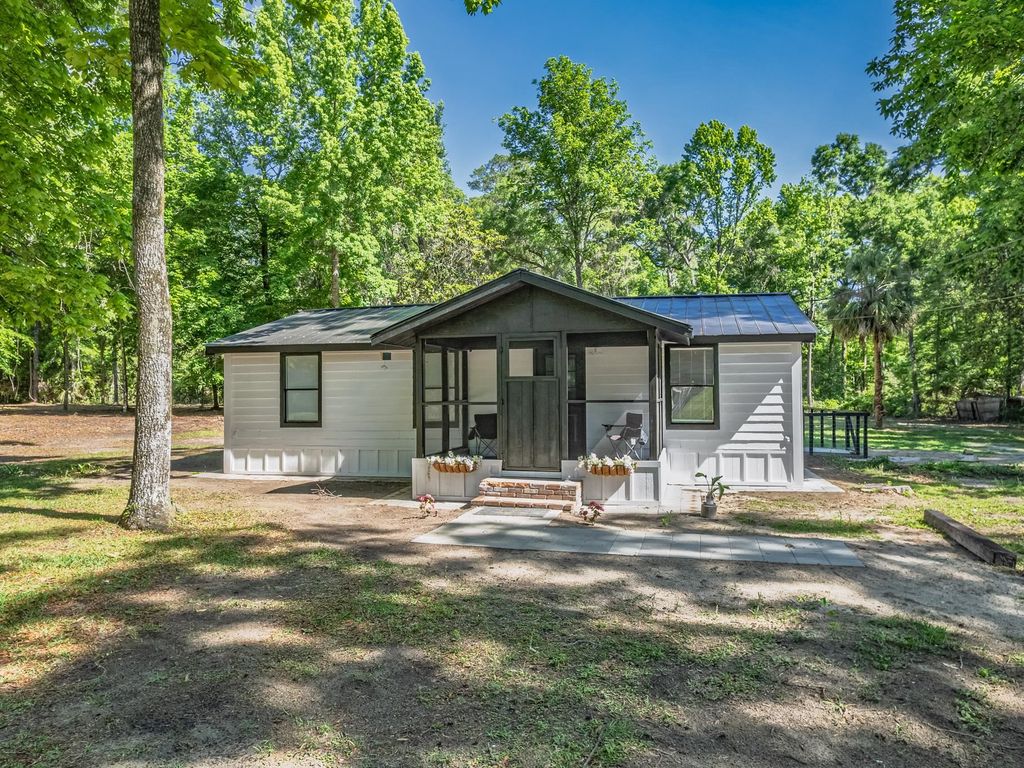 Image 16 of property listing at 1266 Dr MLK Jr Memorial Road, Crawfordville, FL 32327