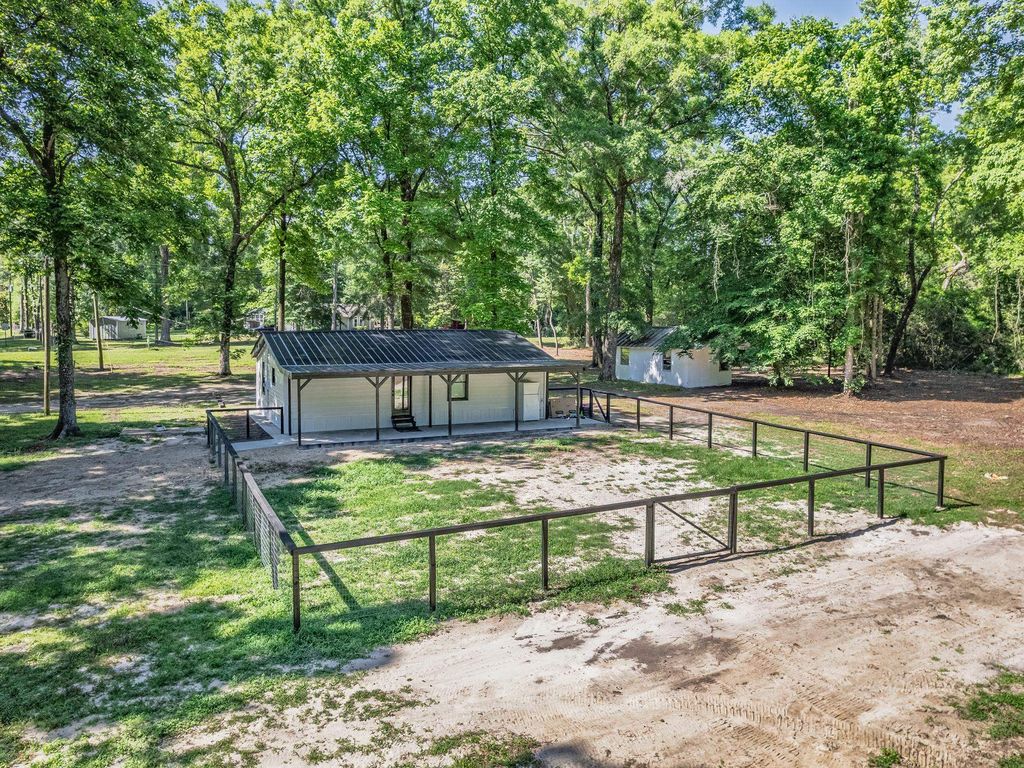 Image 17 of property listing at 1266 Dr MLK Jr Memorial Road, Crawfordville, FL 32327