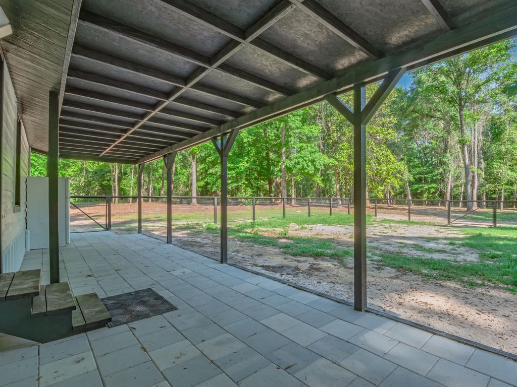 Image 2 of property listing at 1266 Dr MLK Jr Memorial Road, Crawfordville, FL 32327