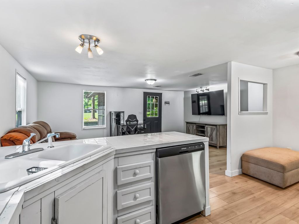Image 25 of property listing at 1266 Dr MLK Jr Memorial Road, Crawfordville, FL 32327