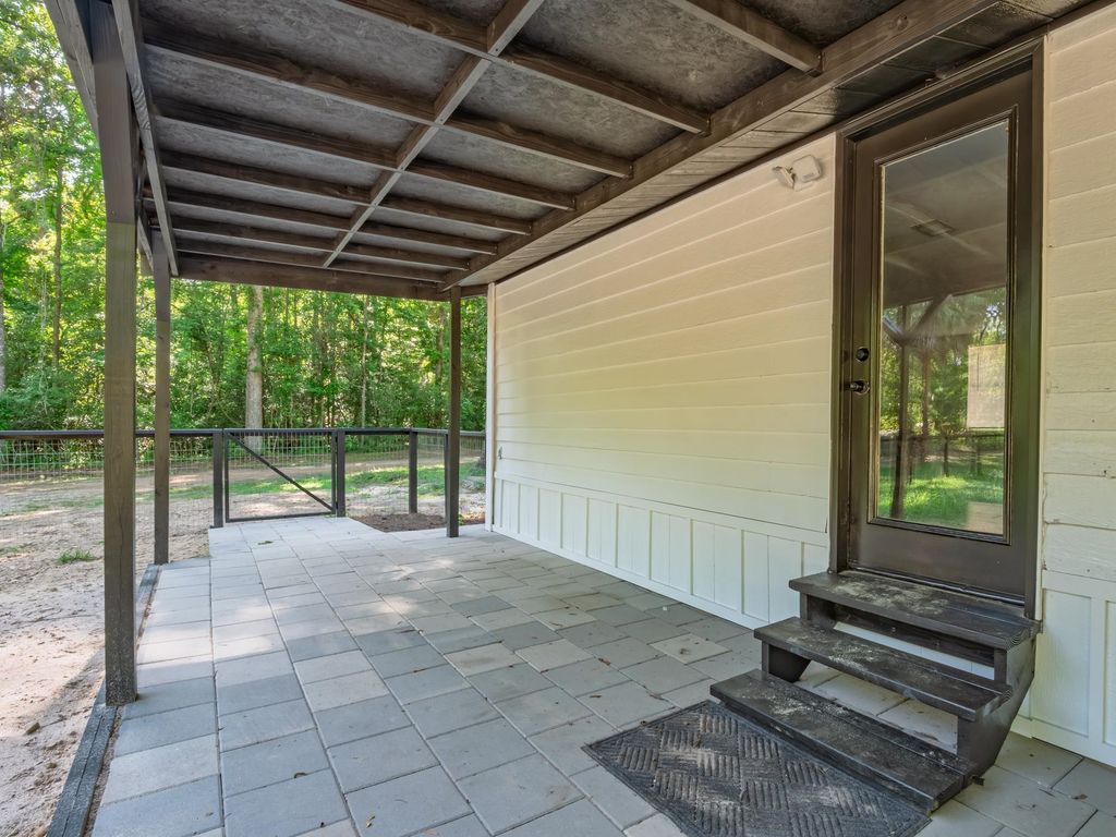 Image 3 of property listing at 1266 Dr MLK Jr Memorial Road, Crawfordville, FL 32327