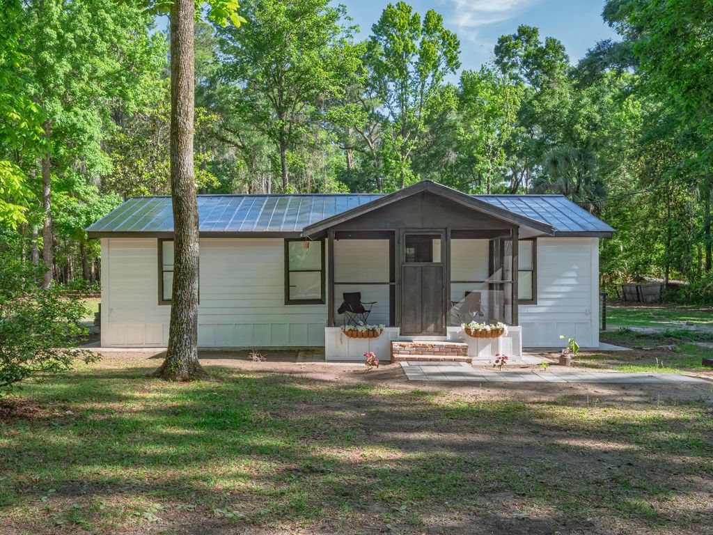 Image 6 of property listing at 1266 Dr MLK Jr Memorial Road, Crawfordville, FL 32327
