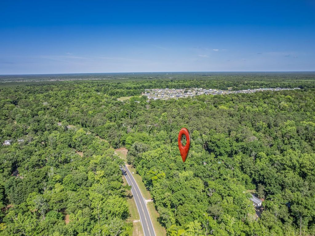 Image 8 of property listing at 1266 Dr MLK Jr Memorial Road, Crawfordville, FL 32327