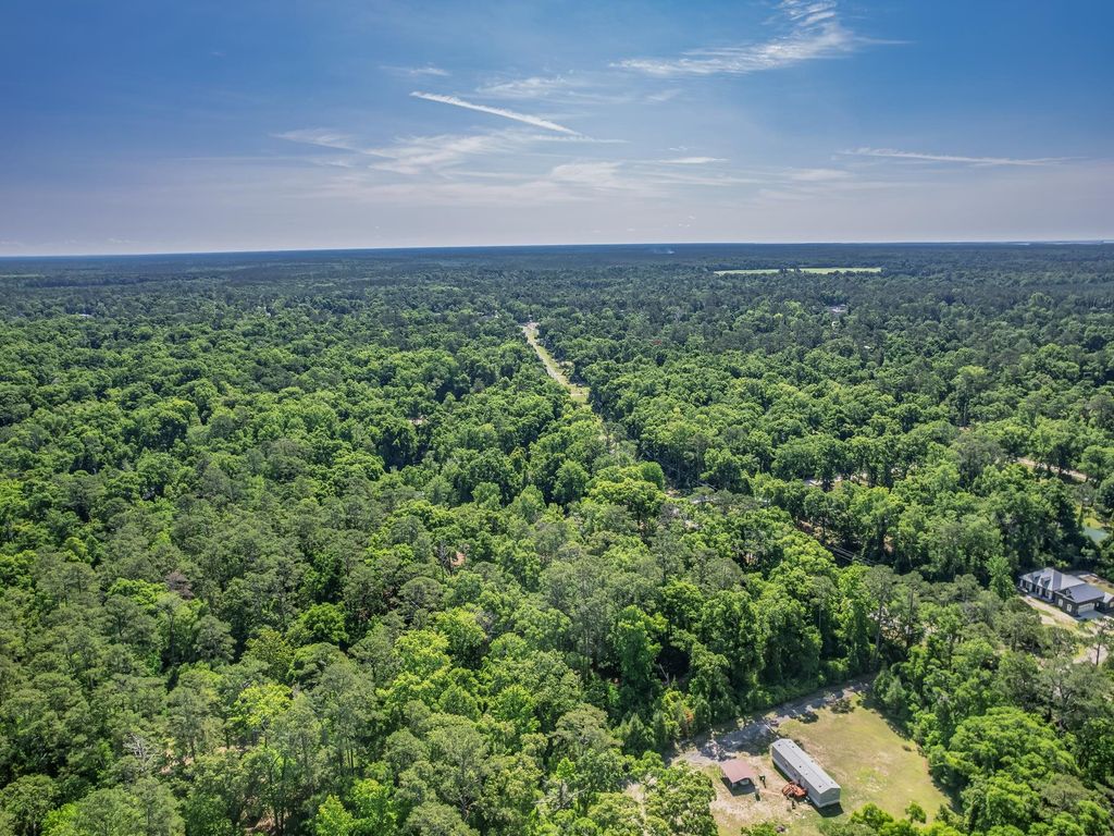 Image 9 of property listing at 1266 Dr MLK Jr Memorial Road, Crawfordville, FL 32327