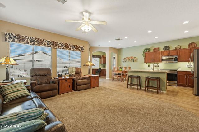 332 W SEVEN SEAS Drive, Casa Grande, AZ 85122