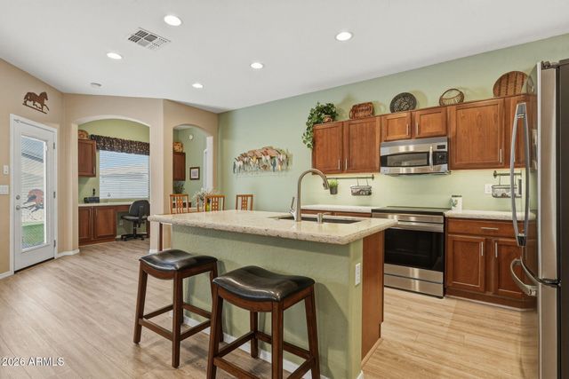 332 W SEVEN SEAS Drive, Casa Grande, AZ 85122