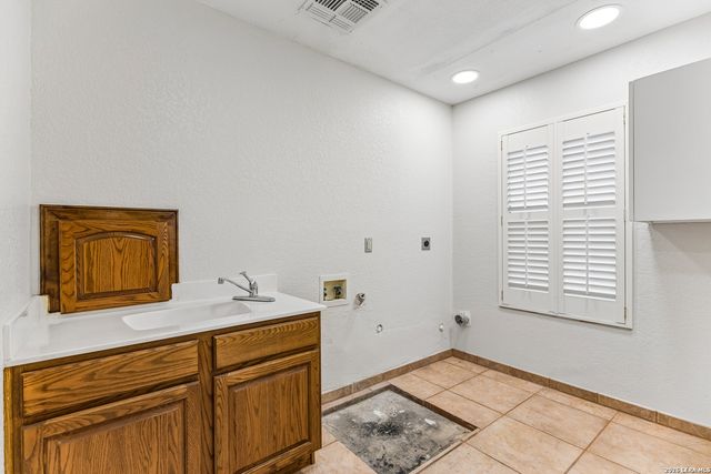 115 Springwood Ln, San Antonio, TX 78216