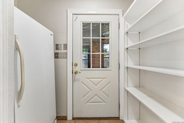 115 Springwood Ln, San Antonio, TX 78216