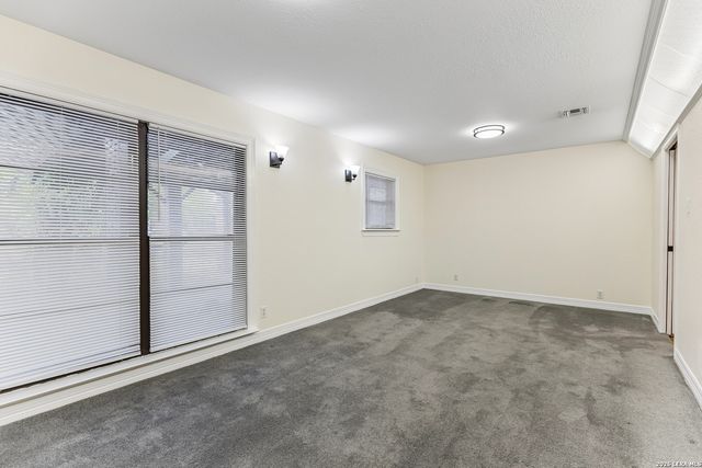 115 Springwood Ln, San Antonio, TX 78216