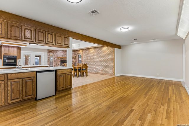 115 Springwood Ln, San Antonio, TX 78216