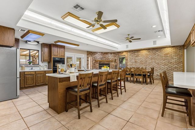 115 Springwood Ln, San Antonio, TX 78216