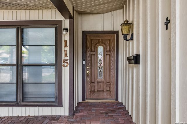 115 Springwood Ln, San Antonio, TX 78216
