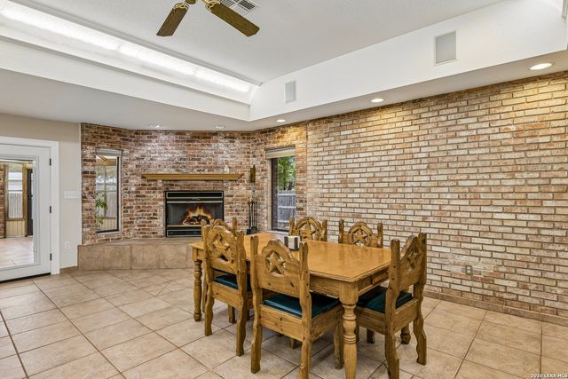 115 Springwood Ln, San Antonio, TX 78216