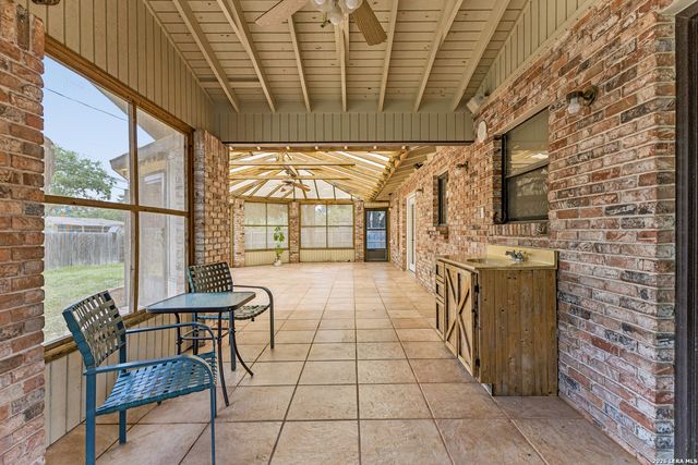 115 Springwood Ln, San Antonio, TX 78216