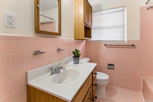 115 Springwood Ln, San Antonio, TX 78216