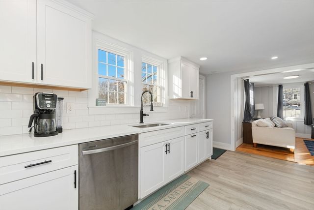 32 Woodside Ave, Wareham, MA 02532