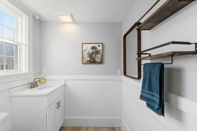 32 Woodside Ave, Wareham, MA 02532