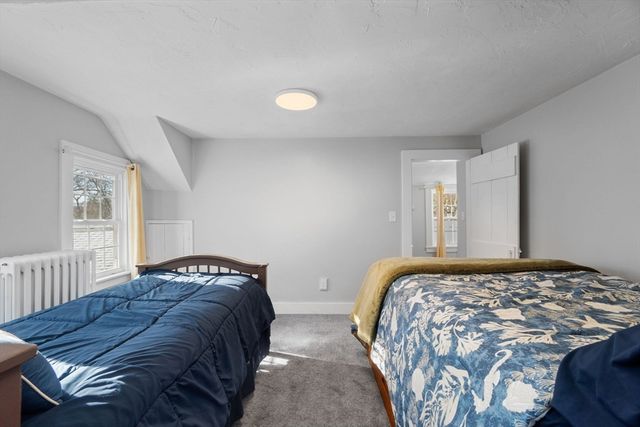 32 Woodside Ave, Wareham, MA 02532