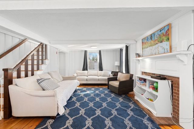 32 Woodside Ave, Wareham, MA 02532