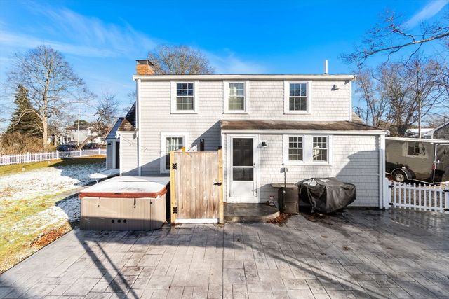 32 Woodside Ave, Wareham, MA 02532