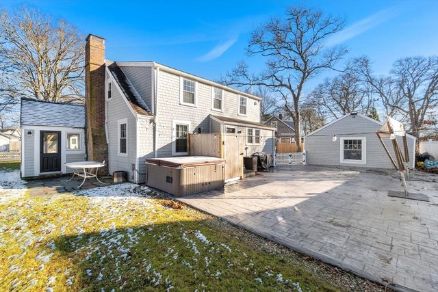 32 Woodside Ave, Wareham, MA 02532