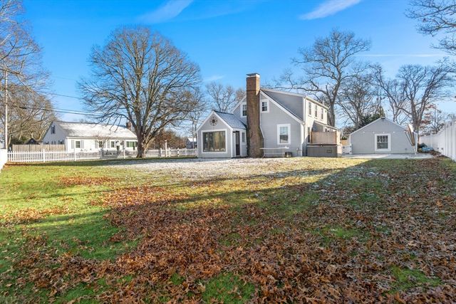 32 Woodside Ave, Wareham, MA 02532