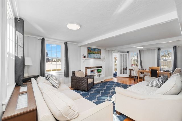 32 Woodside Ave, Wareham, MA 02532