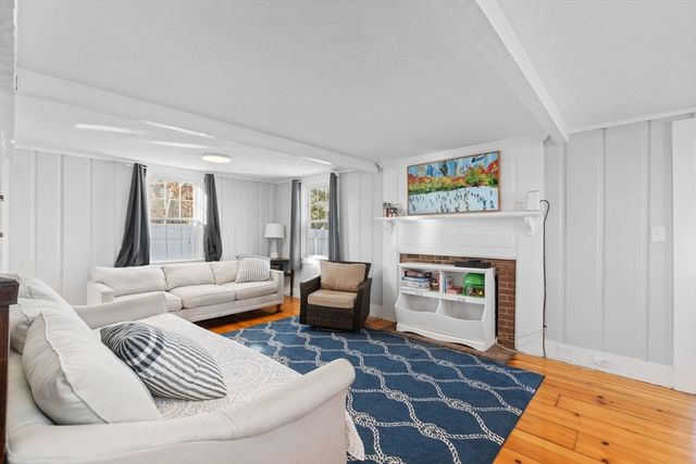 32 Woodside Ave, Wareham, MA 02532