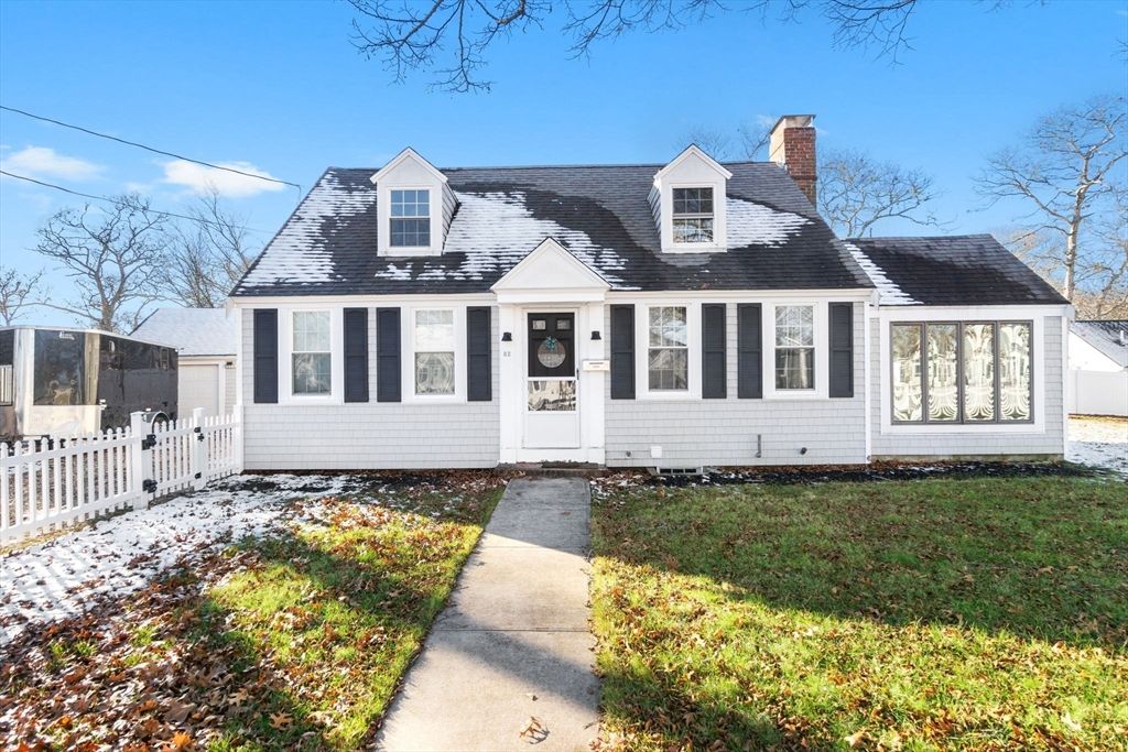 32 Woodside Ave, Wareham, MA 02532