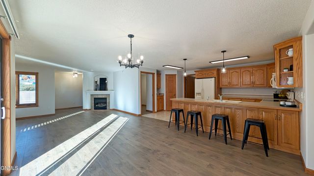 1301 N 33rd Street, Bismarck, ND 58501 property photo