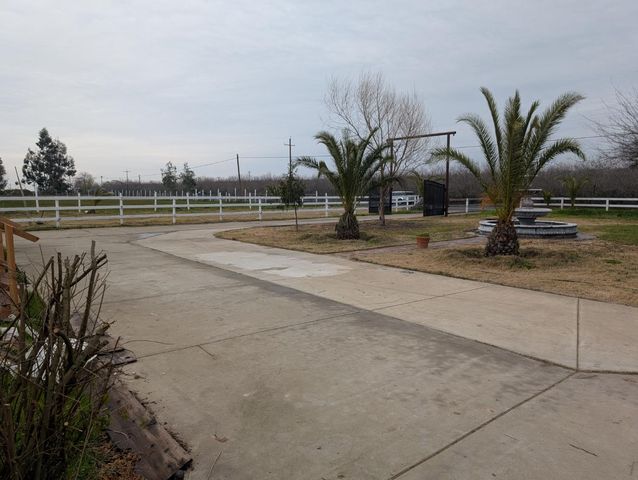 4142 Albers Rd, Oakdale, CA 95361