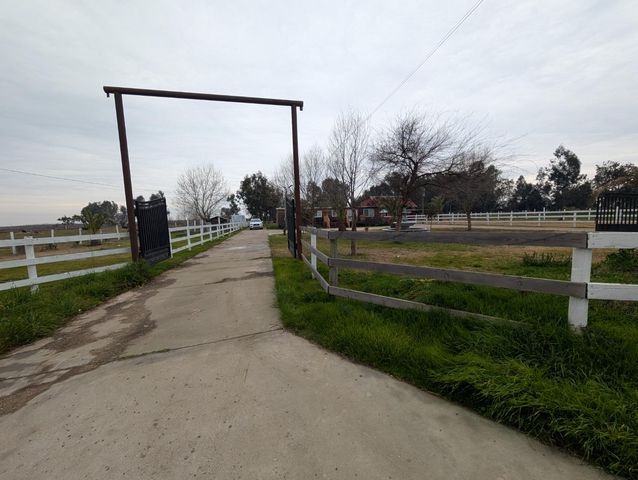 4142 Albers Rd, Oakdale, CA 95361