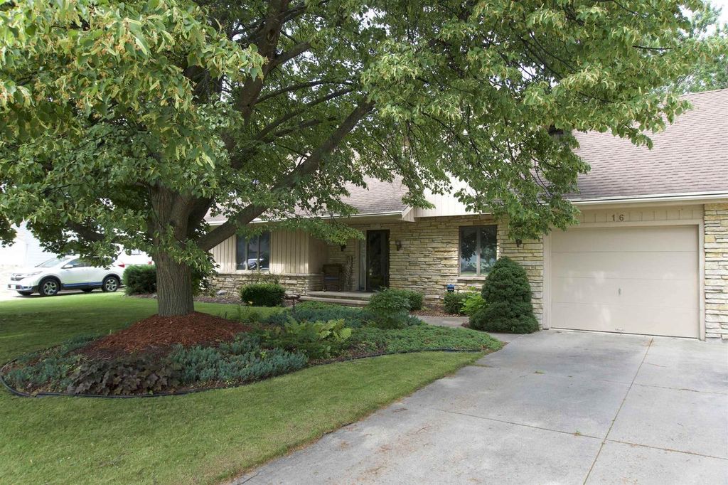 16 GREVES COURT, Appleton, WI 54914